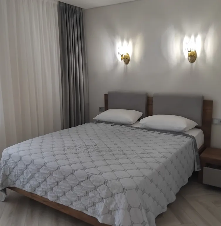 Квартира в центре с терассой и видом на горы