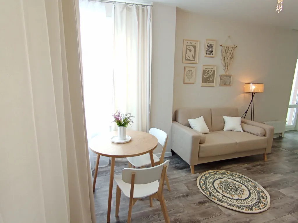 Квартира с видом на железнодорожный вокзал