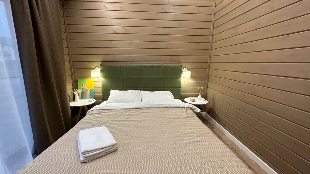 Дом с мольбертом