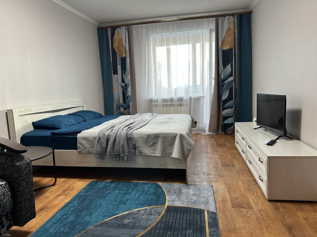 Двухкомнатная квартира с видом на реку на набережной