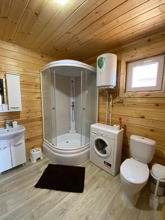 Уютные домики у канала