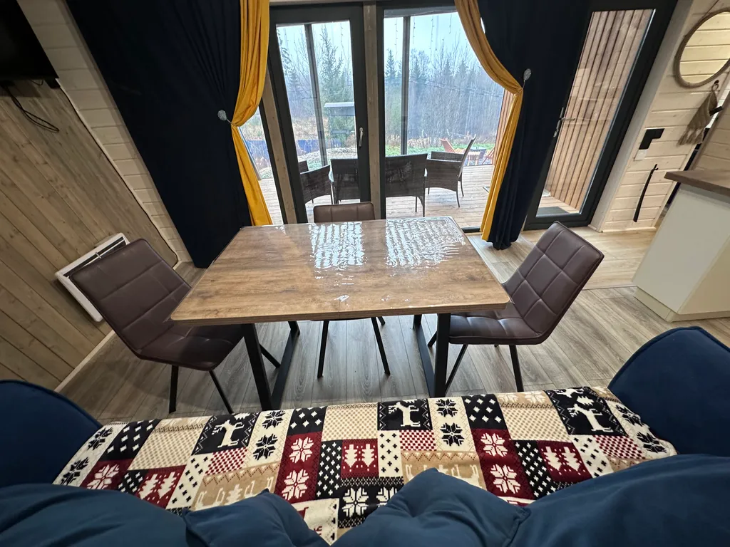 Коттедж Уютный современный дом в сосновом лесу у озера — Запорожское