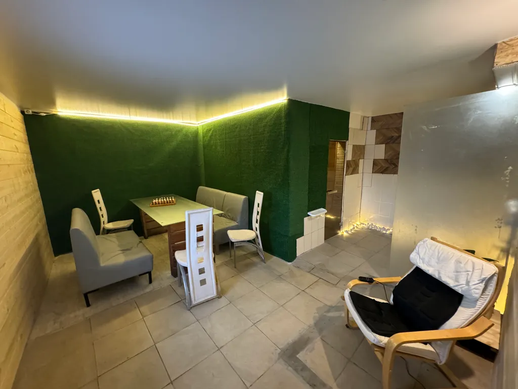 Большой дом в лесу