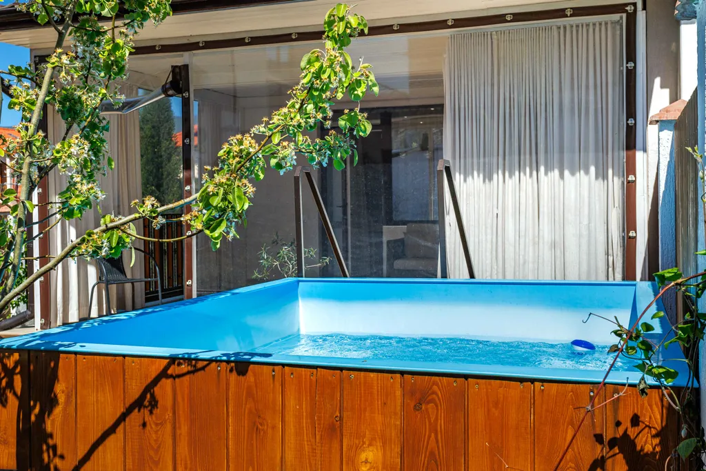 Дом с джакузи под открытым небом