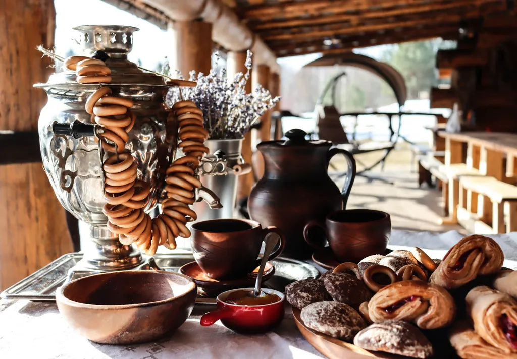 Усадьба Медвежий угол в лесу на берегу озера