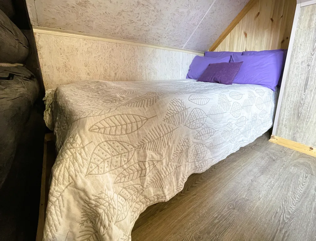 Самый уютный дoмик с кoшкой напротив горнолыжного куpоpта Мaнжеpoк