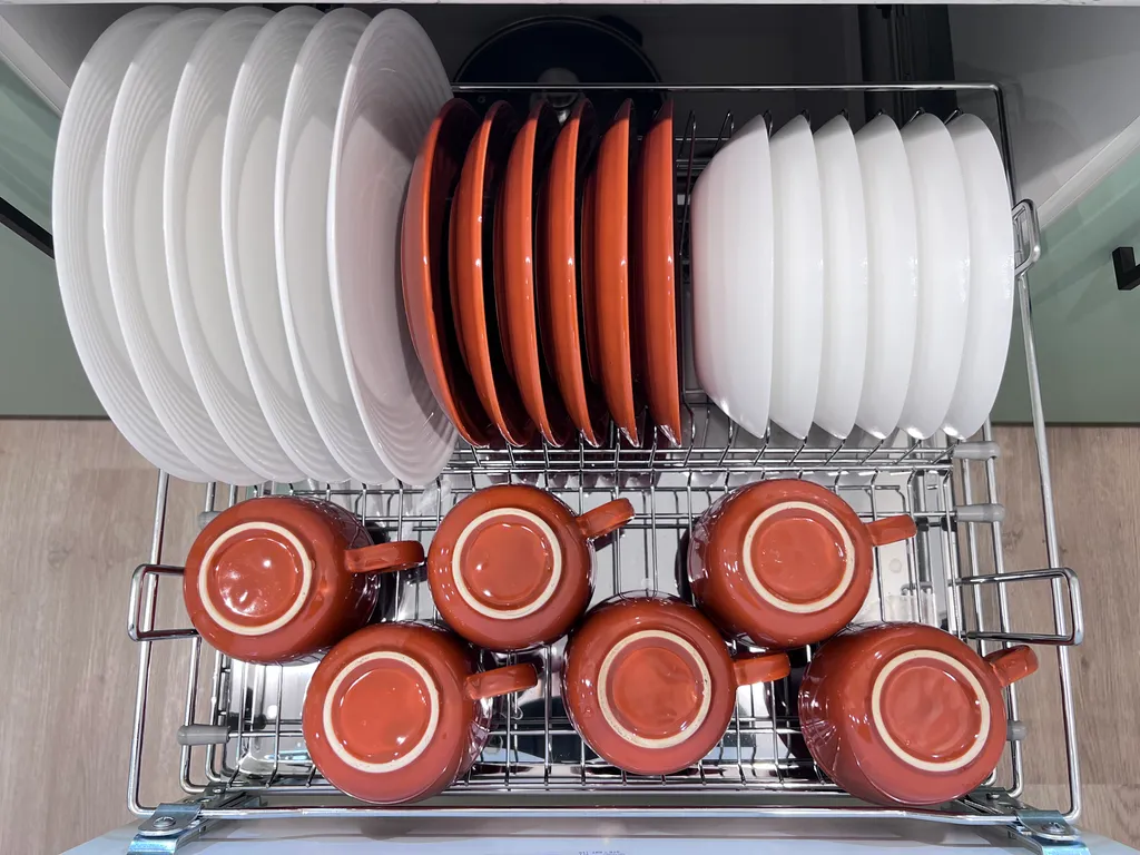 Трешка у аквапарка с панорамным видом на реку