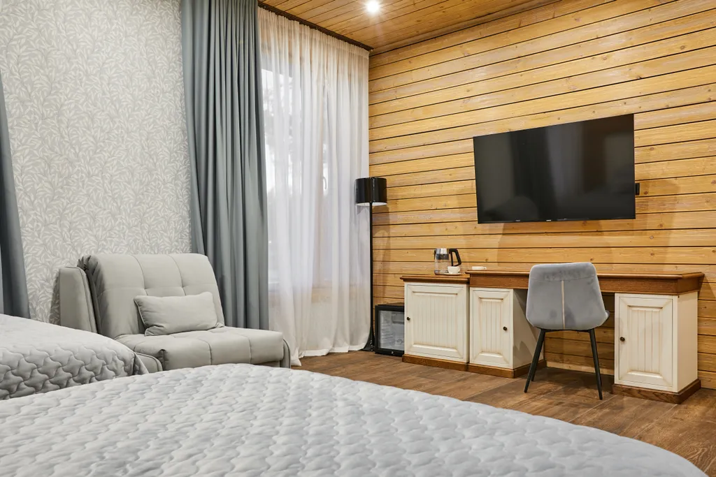 Улучшенный трехместный номер с раздельными кроватями и видом на озеро