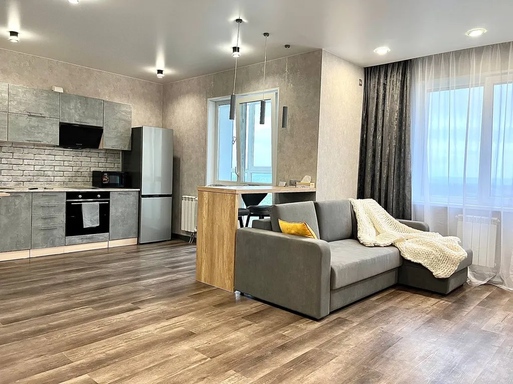 Квартира Стильная, просторная студия 50 оттенков серого — аренда посуточно в Уссурийск