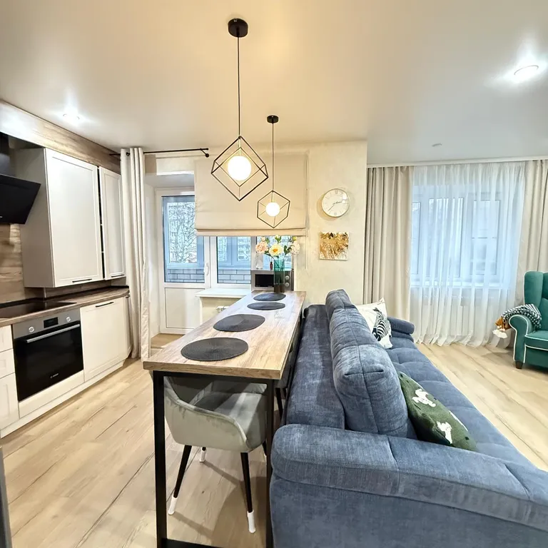 Уютнaя, солнечная квaртира в новoм домe, рядом с ФОК