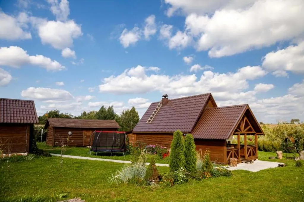 Милый домик в деревне, с видом на озеро