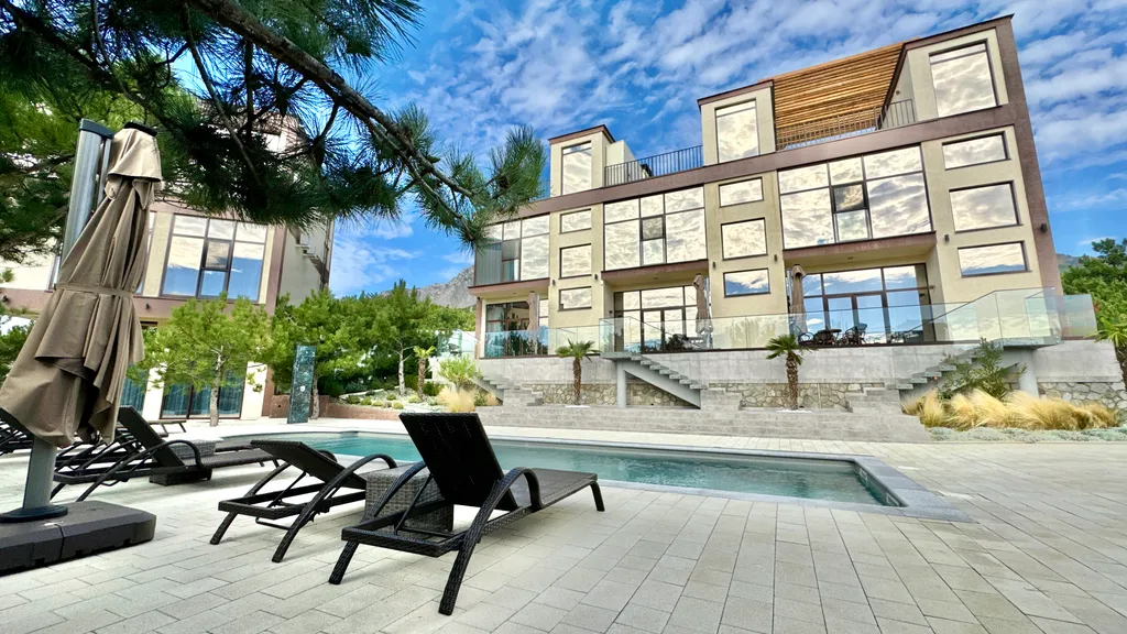 Таунхаус Панда в лесной зоне с подогреваемым бассейном и баней Кореиз