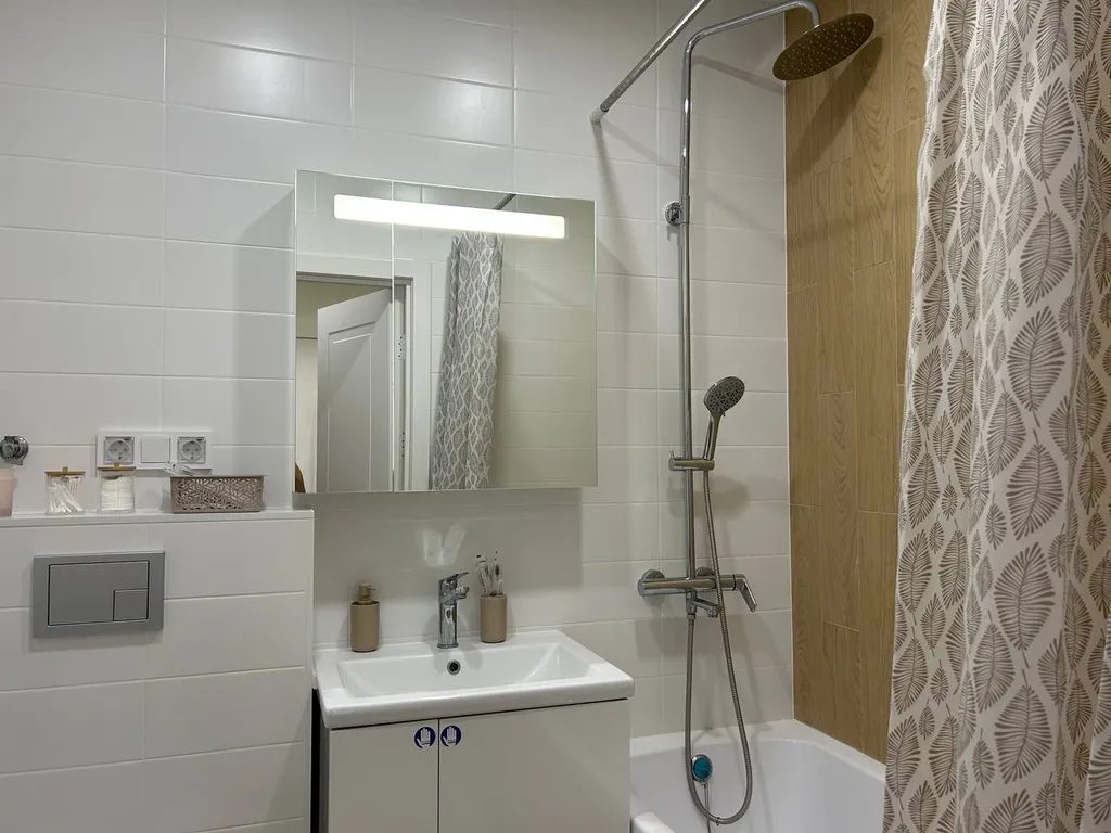 Современная евродушка у военной части