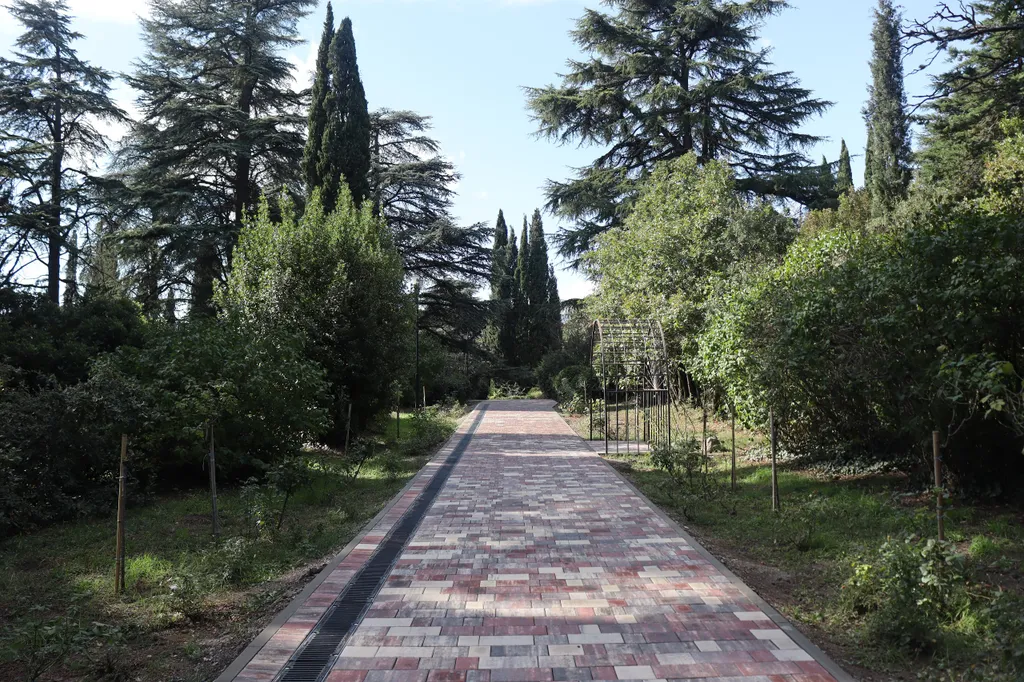 Студия у Массандровского парка в элитном районе Ялты