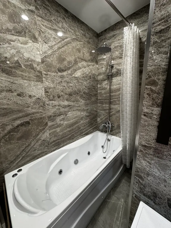 Дизайнерская студия с джакузи