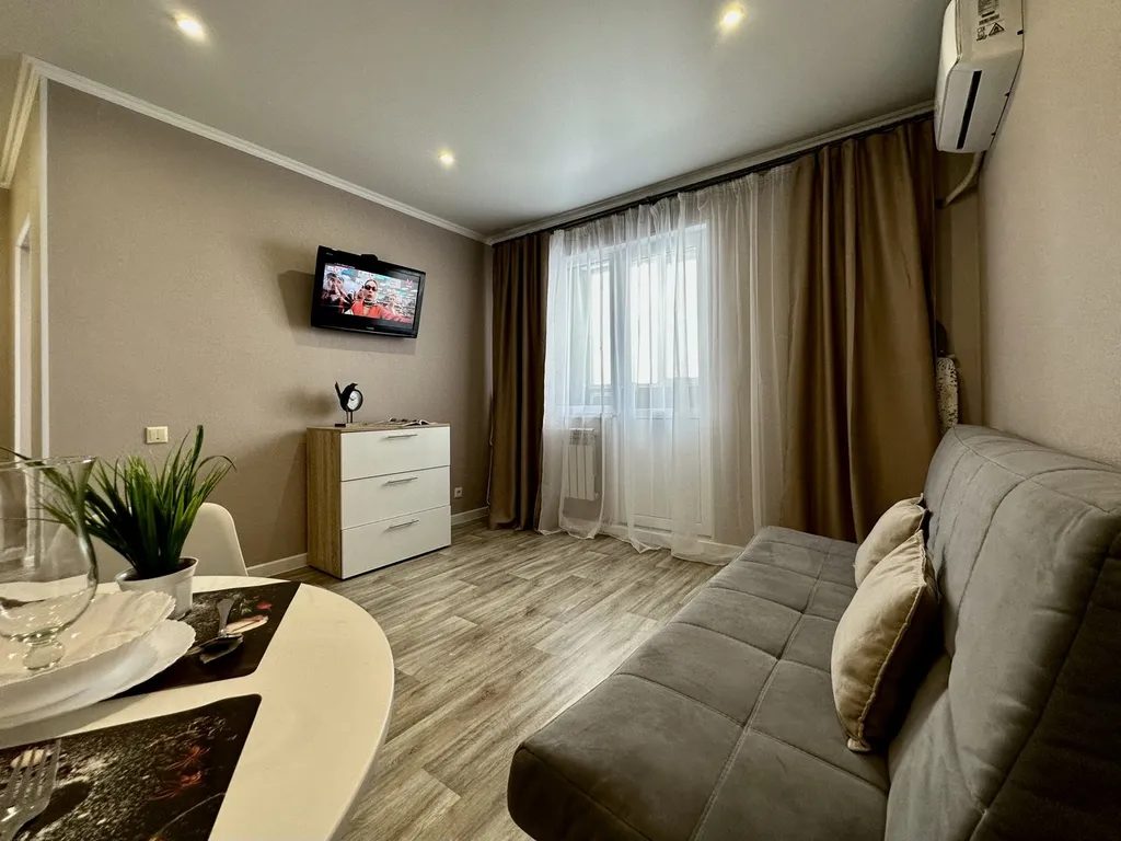 1-комнатная квартира рядом ТЦ Окей и больницей ОДКБ — аренда посуточно в Оренбург