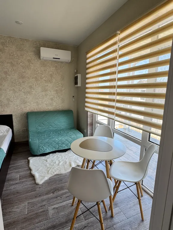 Дом с отдельным въездом и двором