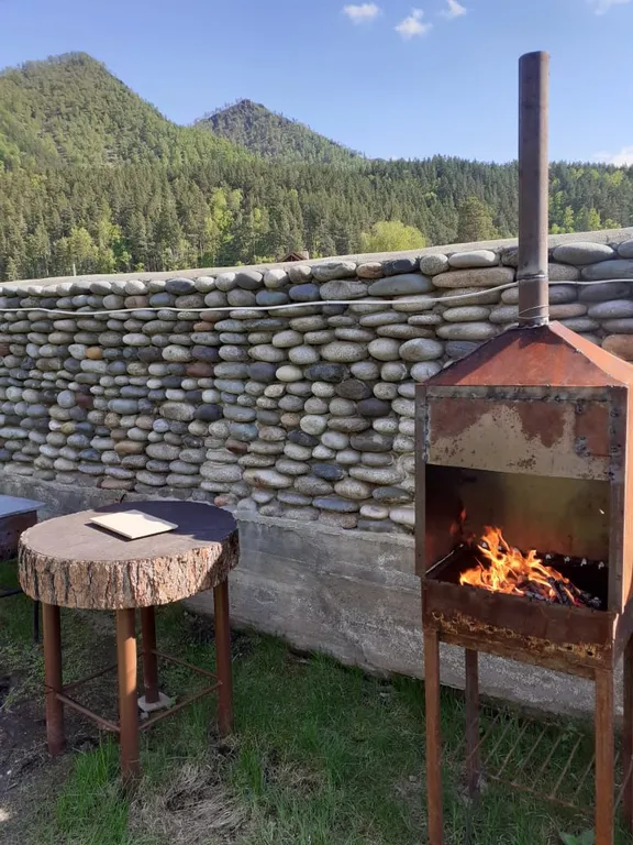 Дом на берегу реки чемал