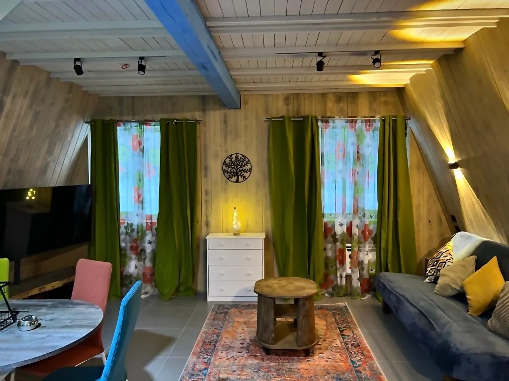 Уютный A-Frame в лесном массиве на берегу реки