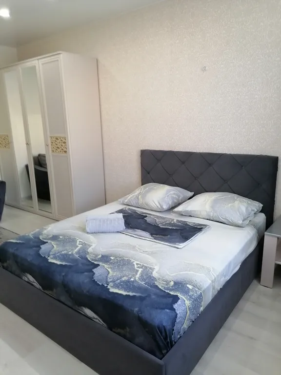 Уютная квартира 1 + рядом ТРЦ АУРА, ЖД вокзал, Аэропорт — аренда посуточно в Сургут