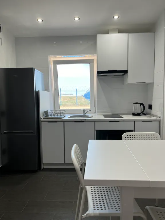 Эллинг на берегу моря