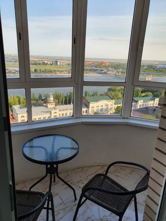 Двухкомнатная квартира с потрясающим видом на Набережную Дона