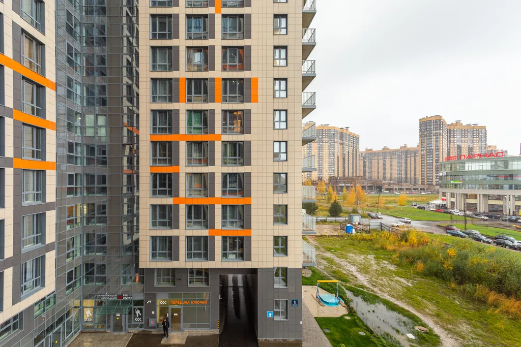 Студия у метро Парнас