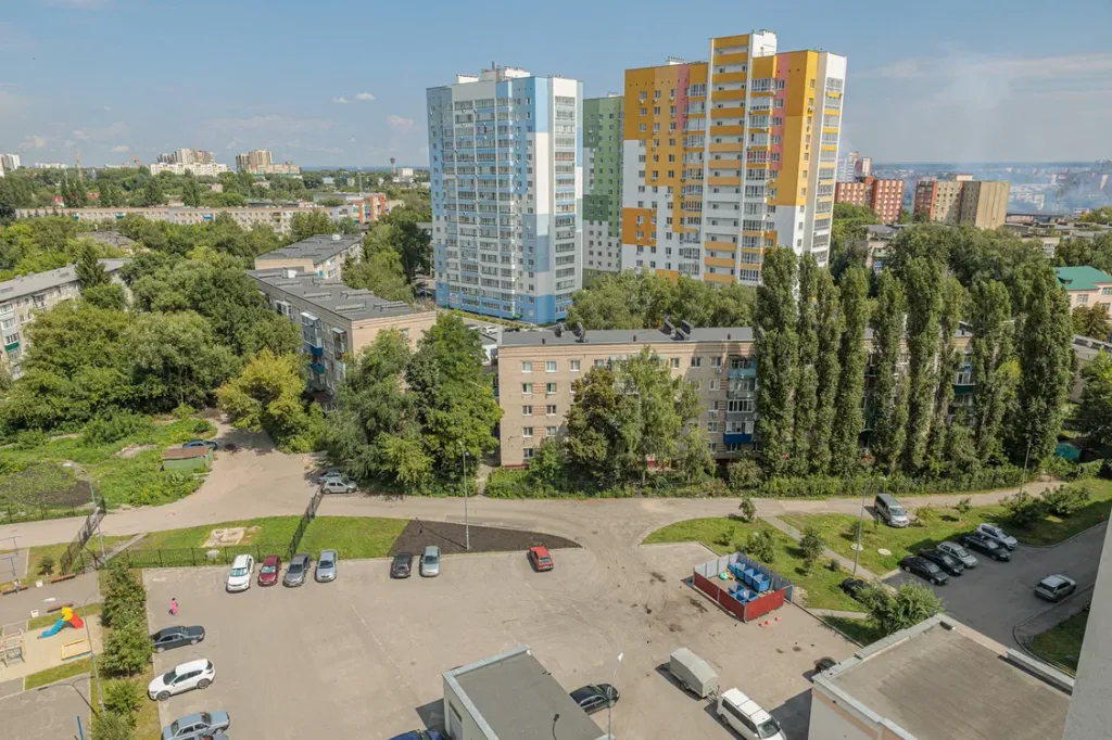 Тихий двор в центре города, своя парковка