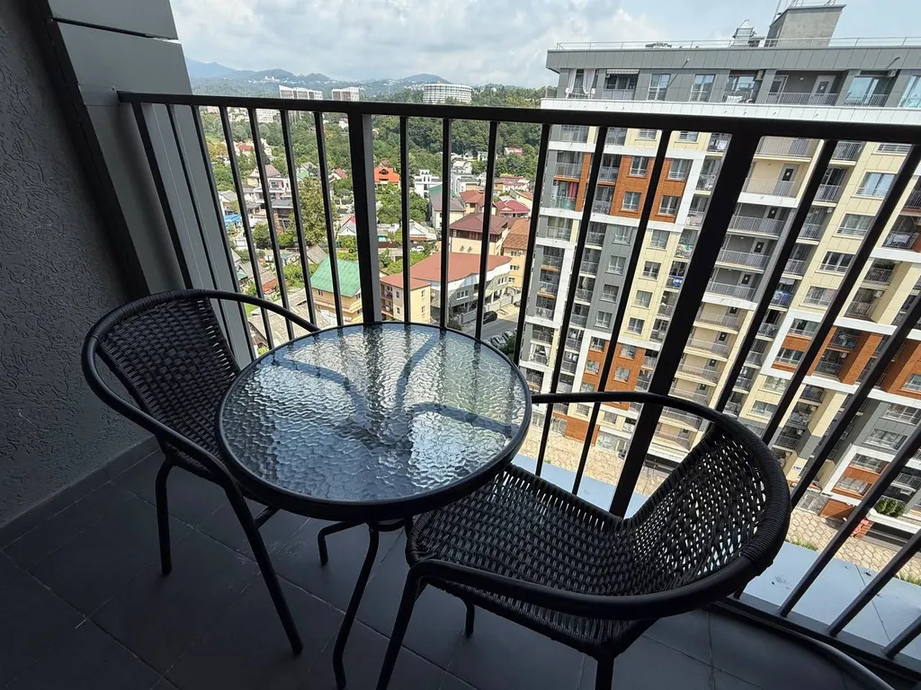 Евродвухкомнатная квартира для всей семьи с видом на море и горы