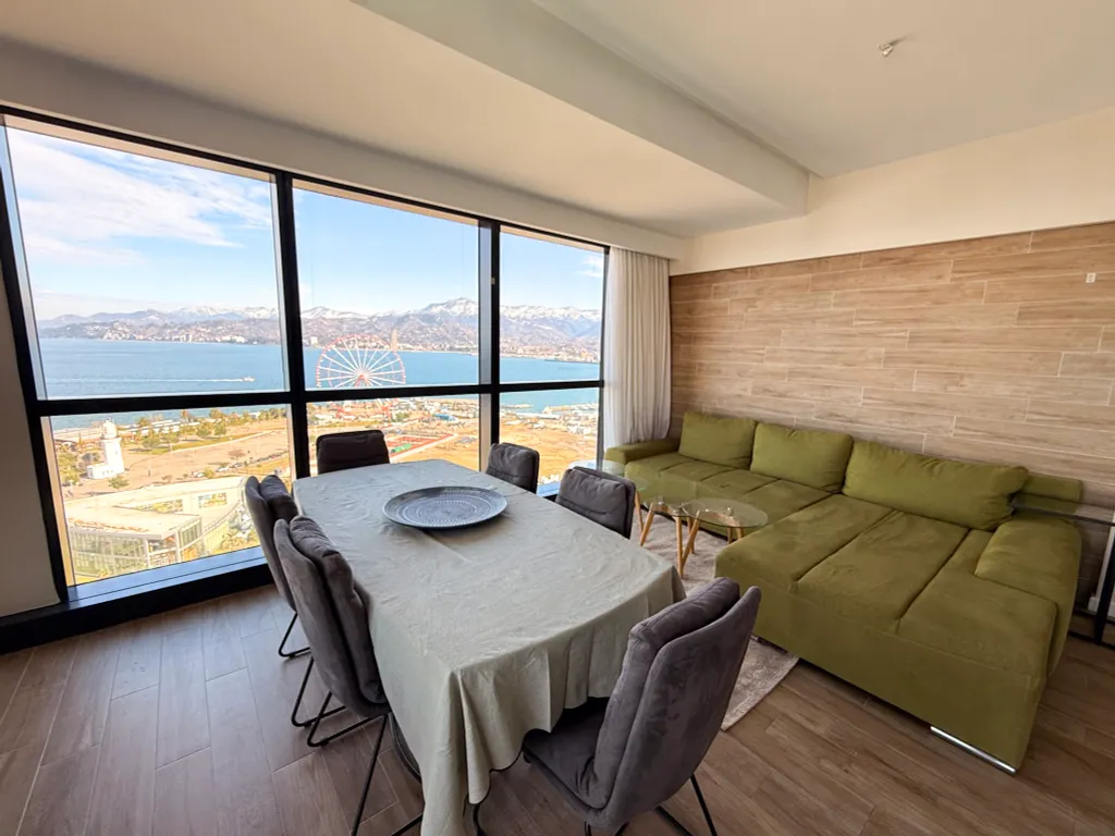 Трехкомнатная квартира на берегу моря, Porta Batumi Tower