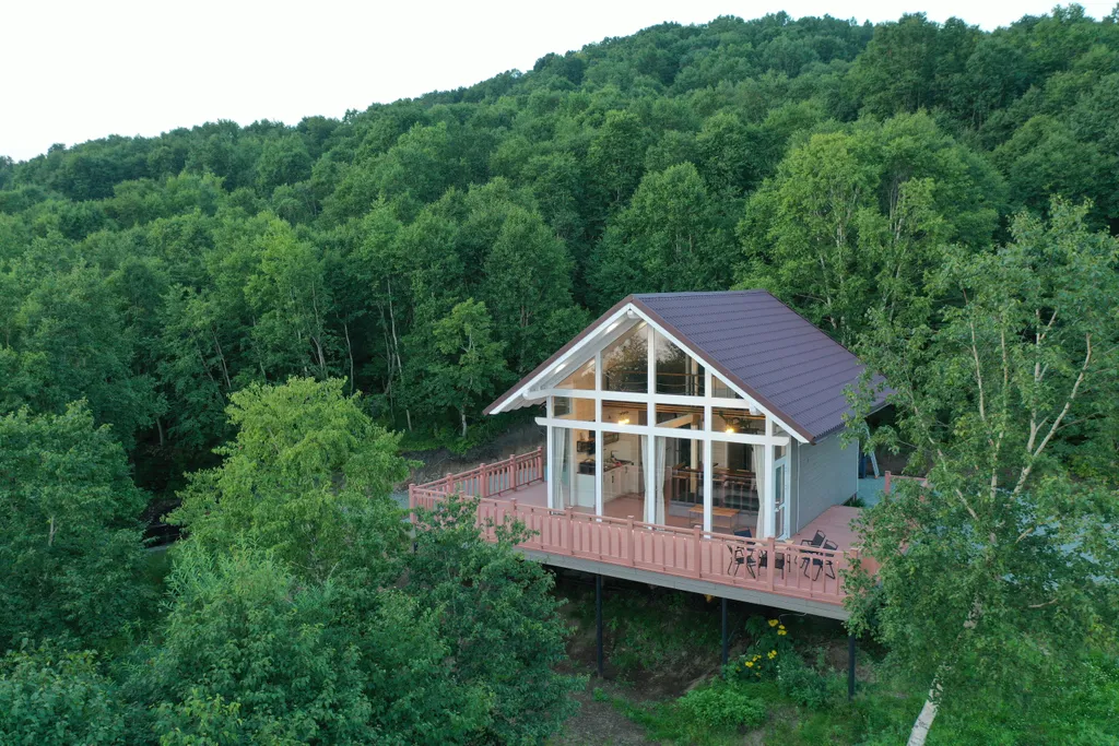 Шале с видом на бухту и вулкан