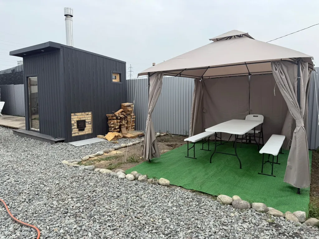 Баня, бассейн с подогревом и дом с видом на горы