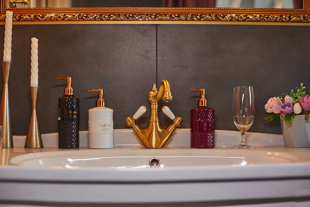 Уютный светлый дом в окружении природы