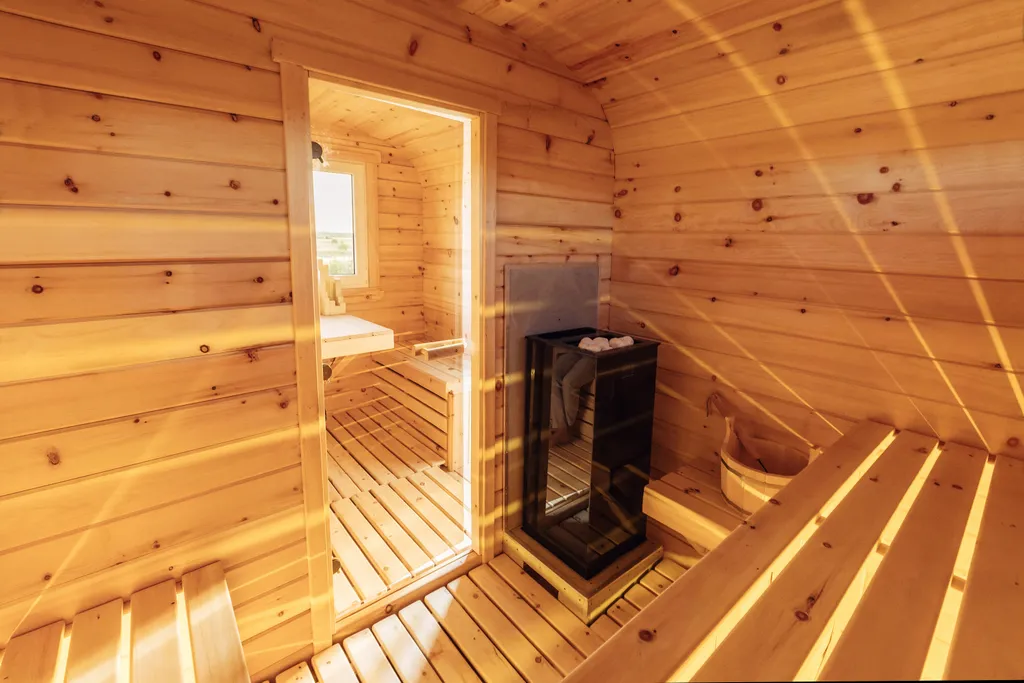 А-фрейм Ель на берегу реки