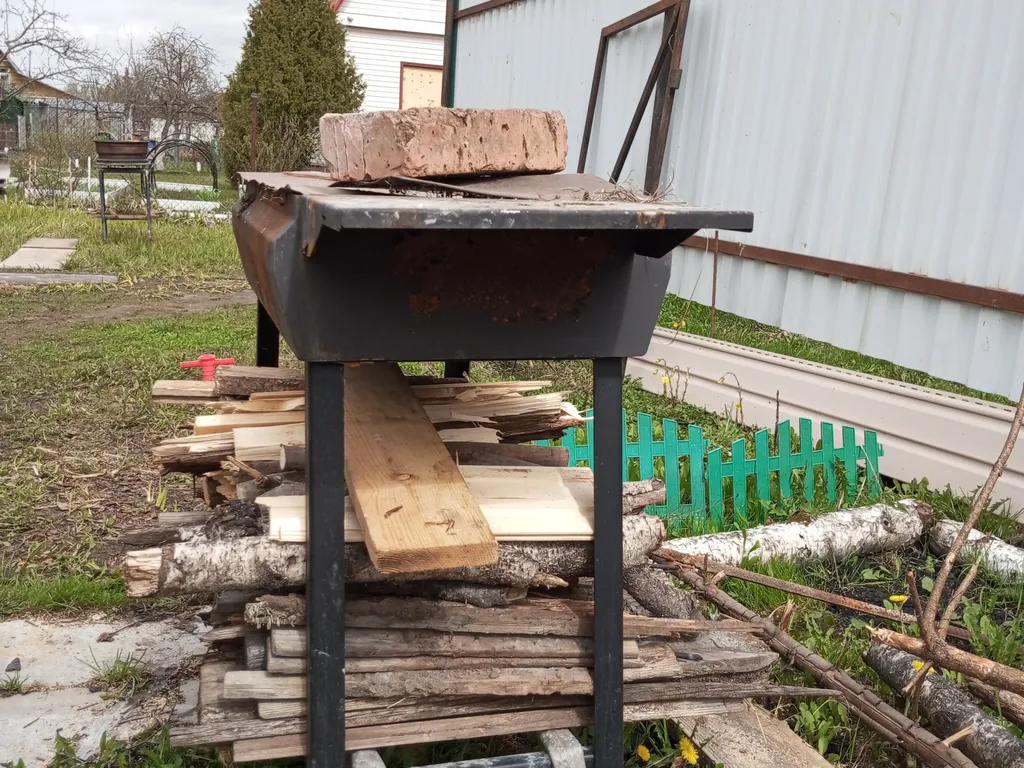 Новый домик рядом с лесом