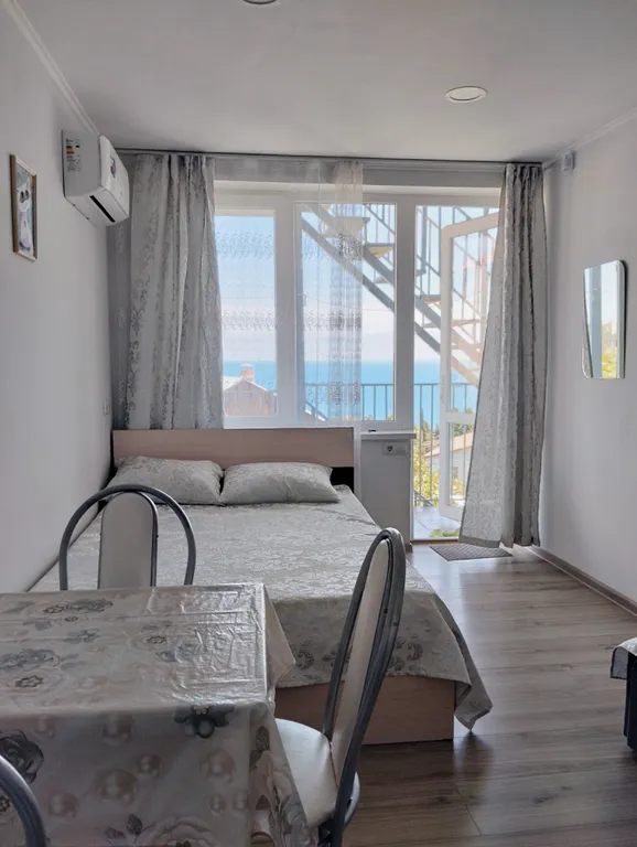 Квартира Уютная Белая студия с видом на море — аренда посуточно в Симеиз