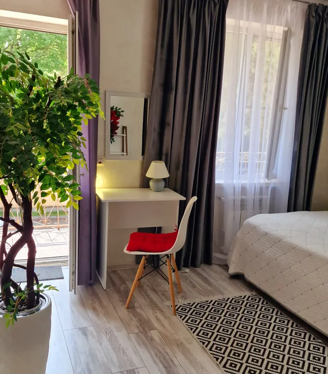 Квартира Квартира Просторная студия с балконом на тихой улице — Геленджик