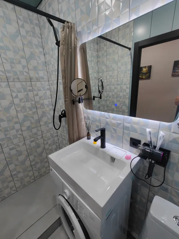 Квартира Потрясающая Студия напротив Терминала в центре Нефтяников — Омск