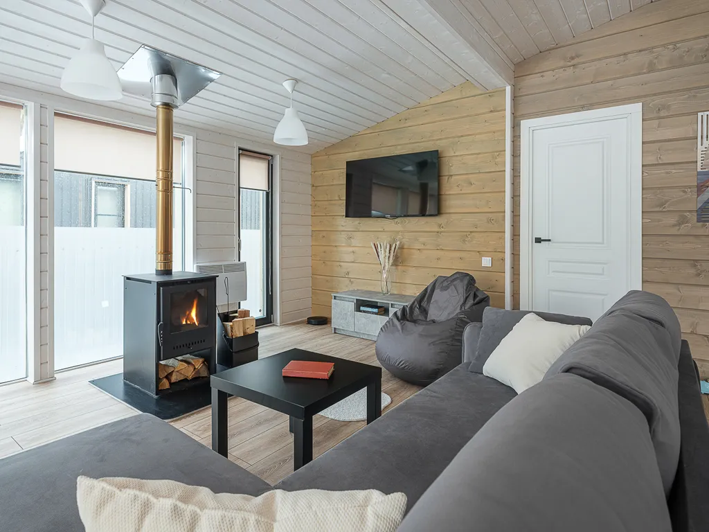 Уютный семейный дом с камином