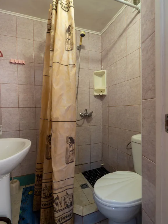 Уютный домик в беседках винограда