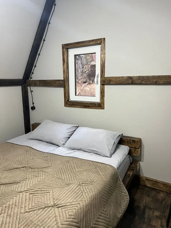 Уютный коттедж в живописной горной долине