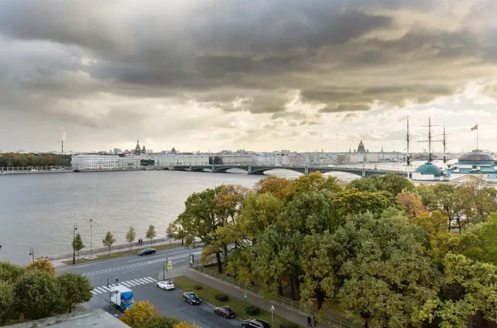 Квартира с панорамным видом на Неву