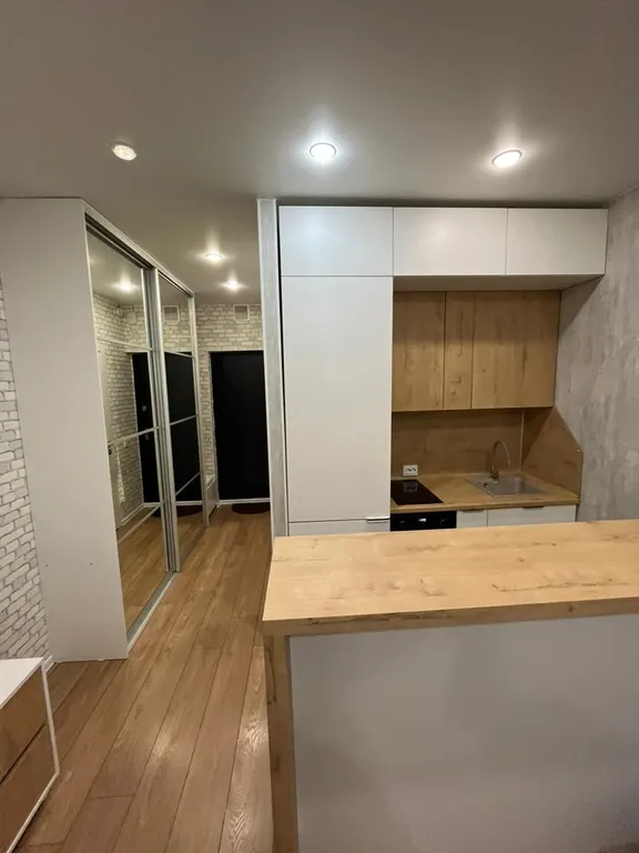 Студия в новом доме возле кадетского училища