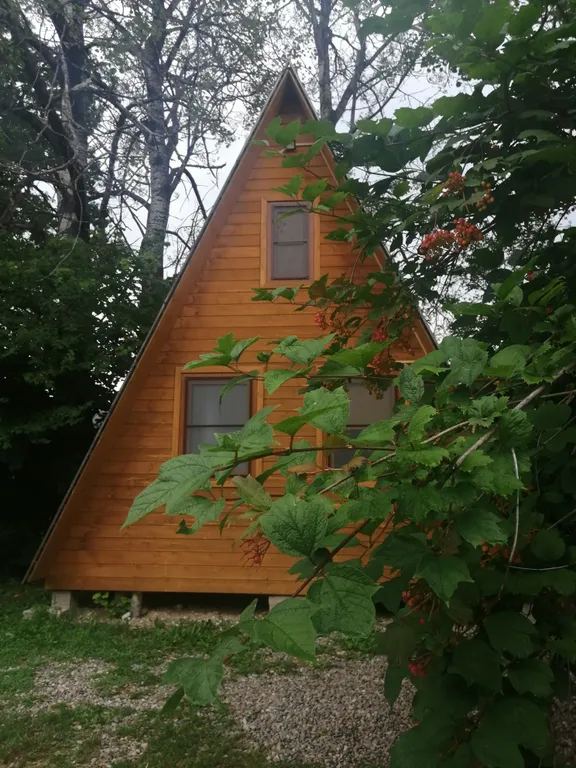 Домики у реки в тихом, уединённом месте, по дороге на Архыз