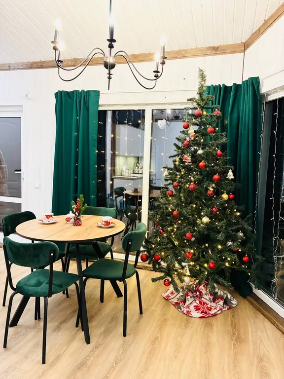 Панорамный дом в лесу