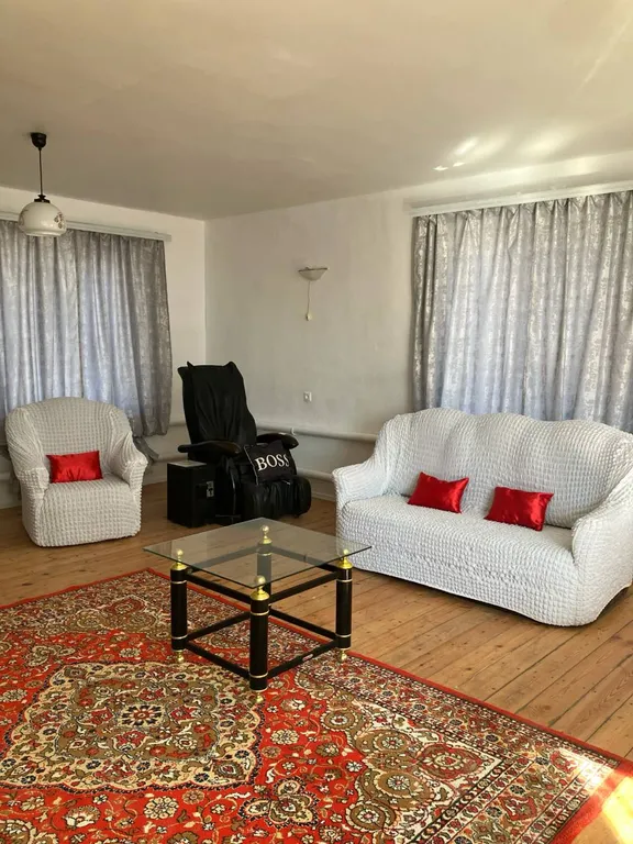 Трёхэтажный коттедж с сауной и бассейном в тихом заливе волги