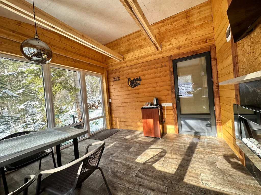 Дом шале в сосновом лесу