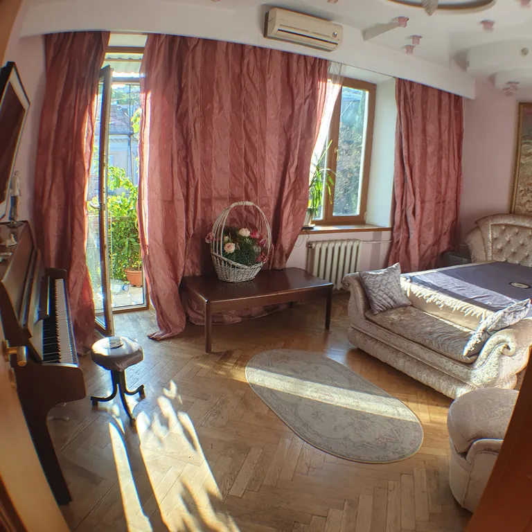 4-комнатная Квартира — аренда посуточно в Ялта