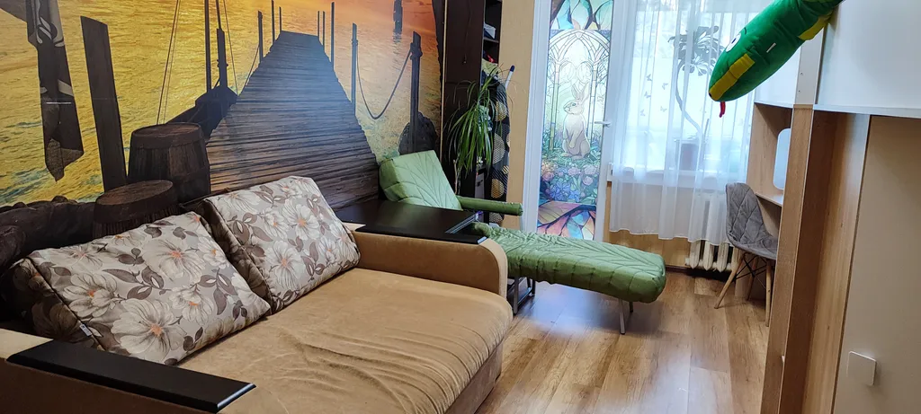 Двухкомнатная квартира в микрорайоне с видом на море и горы