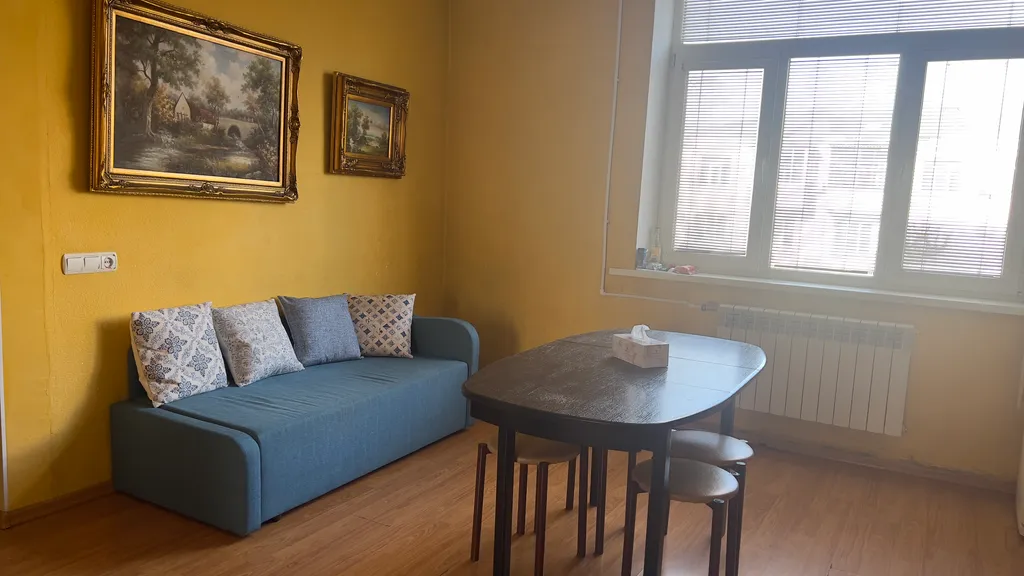 Просторная трехкомнатная в центре